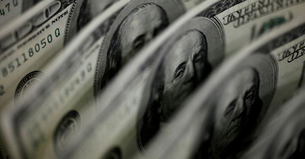الدولار يتلقى دعم والمستثمرون يقلصون مشترياتهم