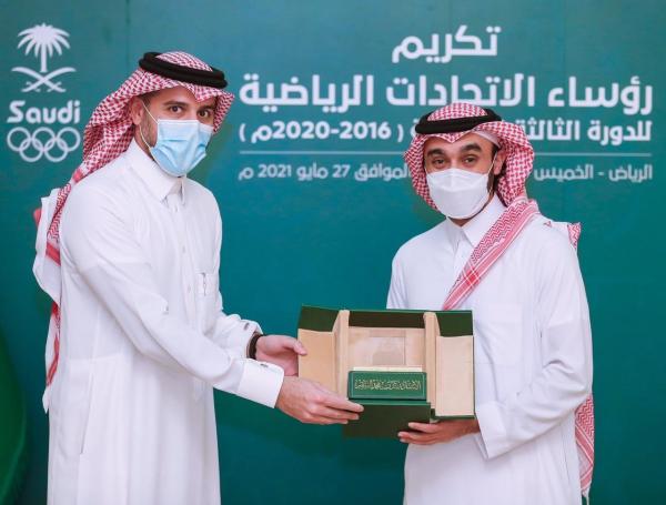 تكريم الرؤساء والأعضاء السابقين في اللجنه الأولمبية