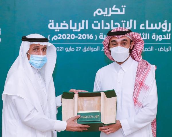 تكريم الرؤساء والأعضاء السابقين في اللجنه الأولمبية