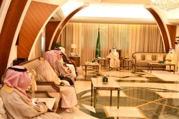 شاهد بالصور.. أمير الشرقية يستقبل ورثة الشمري الذين عفوا عن قاتل أخيهم