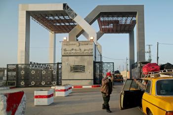 استمرار فتح معبر رفح لعبور المصابين وإدخال المساعدات إلى غزة