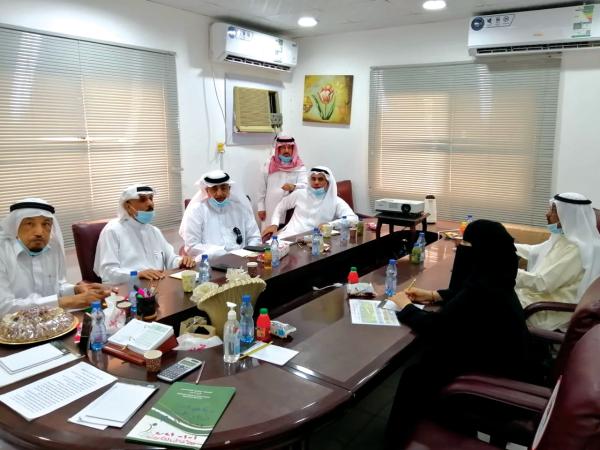 «خدمات المستفيدين» على رأس اجتماع «متقاعدي الشرقية»