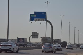 طرق الشرقية.. بين غياب اللوحات الإرشادية وخطر الإبل السائبة
