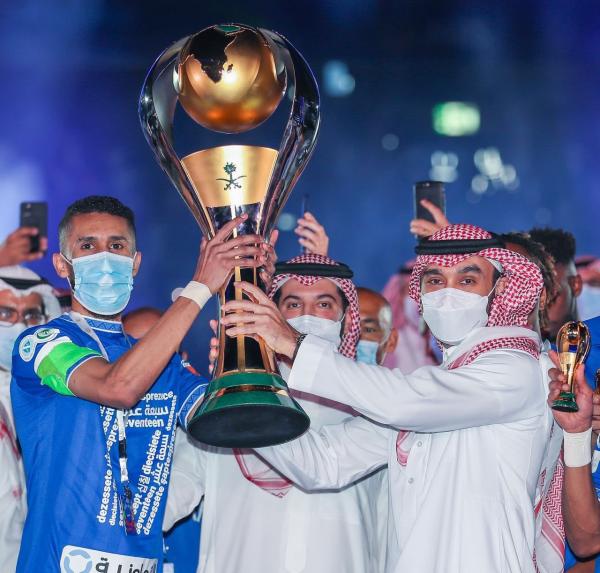 عنوانهم الدائم.. المنصات!