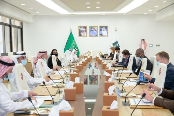 «القصبي» يبحث مع وزير الطاقة البريطاني العلاقات الاقتصادية