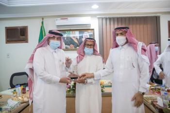 وزير التجارة يطلع على تسهيل الخدمات المقدمة بفرع تبوك