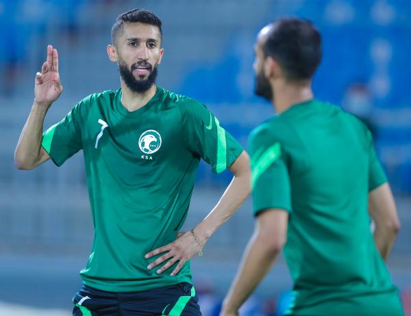 الأخضر يدشن معسكر الرياض