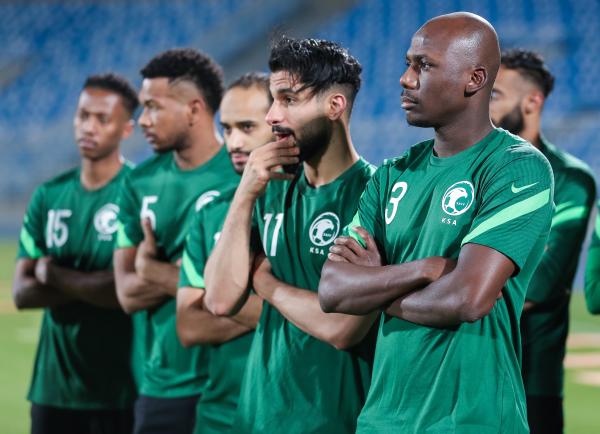 الأخضر يدشن معسكر الرياض
