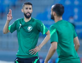 الأخضر يدشن معسكر الرياض