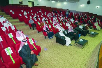 أدباء: الحركة النقدية خجولة وبطيئة