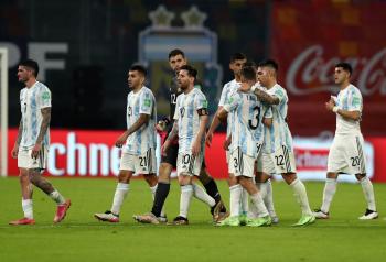 الأرجنتين تستأنف مسيرتها في تصفيات المونديال بالتعادل مع تشيلي ..وكولومبيا تسحق بيرو بالثلاثة