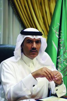 «الكلاب الضالة» تؤرق رأس تنورة.. ومواطنون يطالبون بحلول ناجزة