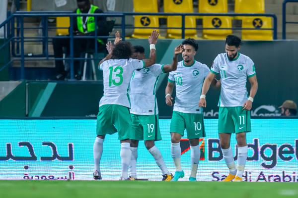 في حضرة الأمير الشغوف..الأخضر ماله وصوف