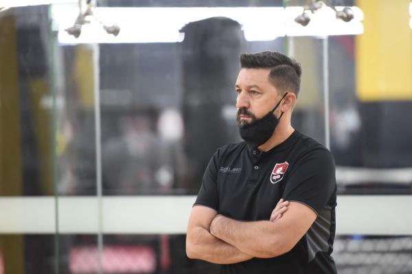 «أوروبي» بديلا عن هاسي في الرائد