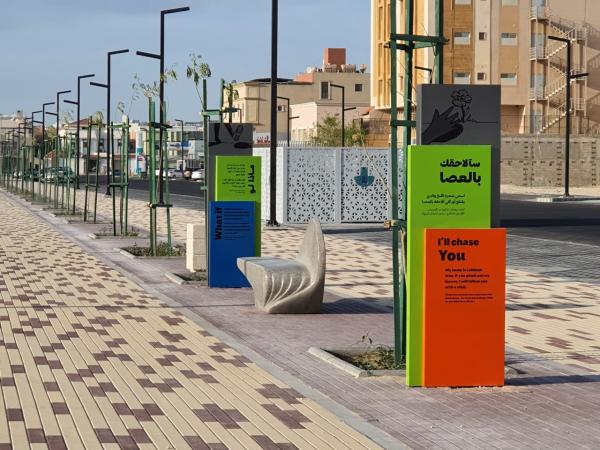 مقاعد «ثلاثية الأبعاد» في ممشى البهجة بـ«نزهة الدمام»