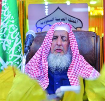 المفتي: وضع مصباح فوق المسجد للإشعار بالصلاة «بدعة»