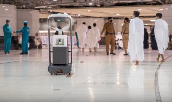 «الروبوت الذكي» يعقم المسجد الحرام