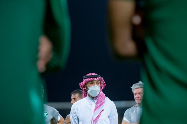 وزير الرياضة.. في تشكيلة الأخضر!
