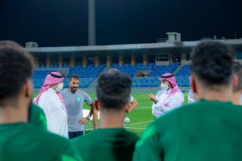 وزير الرياضة.. في تشكيلة الأخضر!