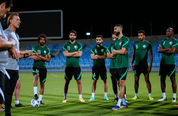 الاخضر يختتم تحضيراته لسنغافوره