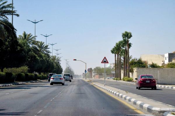 «الغبار» يحجب الرؤية في الشرقية