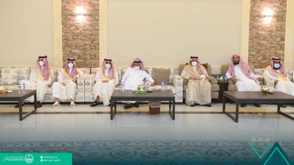 أمير الرياض يعزي أسرة الشيخ ناصر الشثري 