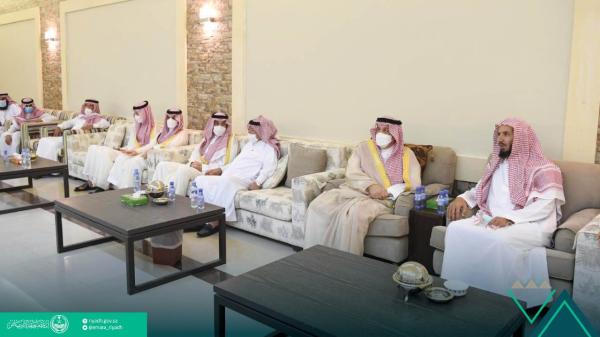 أمير الرياض يعزي أسرة الشيخ ناصر الشثري 