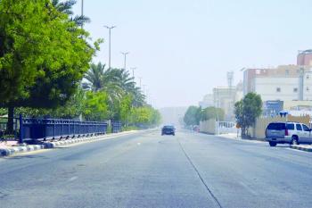 «الغبار» يحجب الرؤية في الشرقية