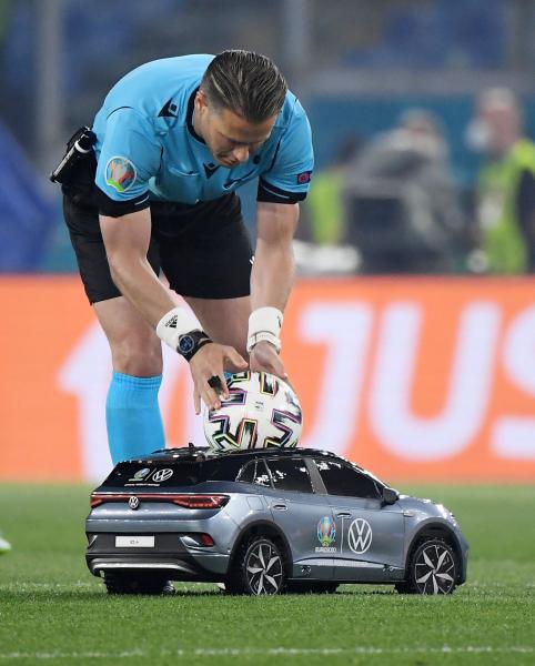 «يورو».. تعود في زمن الكورونا