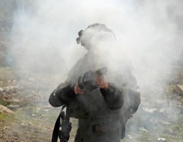 الاحتلال يعتقل فلسطينيين من الخليل