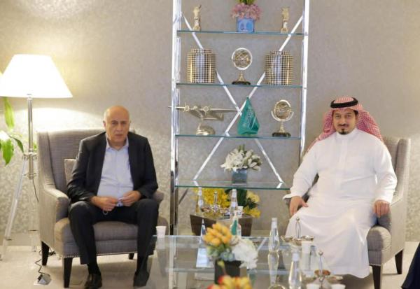 المسحل يستقبل رئيس الاتحاد الفلسطيني