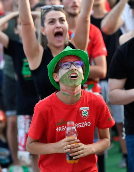 رونالدو يقود البرتغال للفوز على المجر