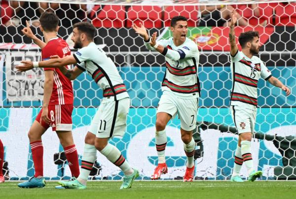 رونالدو يقود البرتغال للفوز على المجر