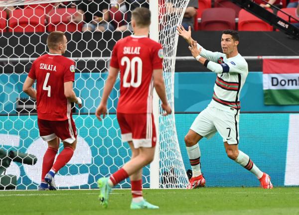 رونالدو يقود البرتغال للفوز على المجر