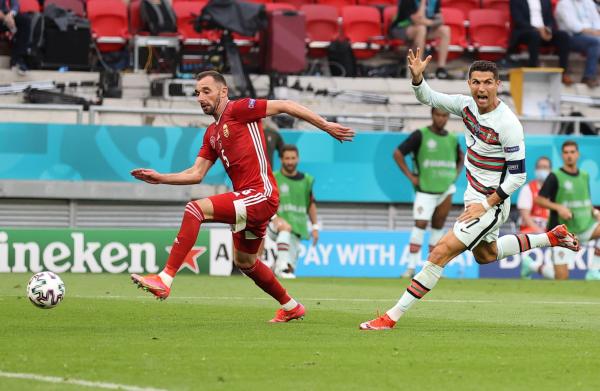 رونالدو يقود البرتغال للفوز على المجر