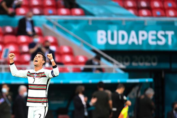 رونالدو يقود البرتغال للفوز على المجر