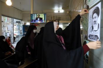 خامنئي يتمسك بـ«السفاح» لإنقاذ سفينة غارقة في الأزمات