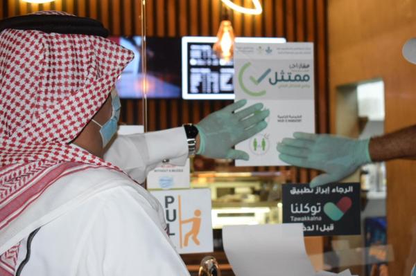 44 إنذارا وإغلاق محلين برأس تنورة في شهر
