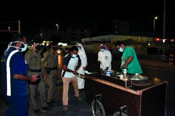 الدمام.. 3 جهات تكافح عشوائية الباعة والمخالفات بحي السوق