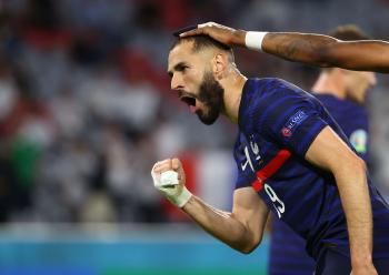 تقريرالديوك تضرب حلم المانشافت بالنيران الصديقة