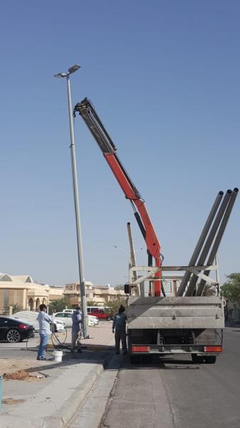 استبدال أعمدة الإنارة القديمة بـ «دوحة الظهران»