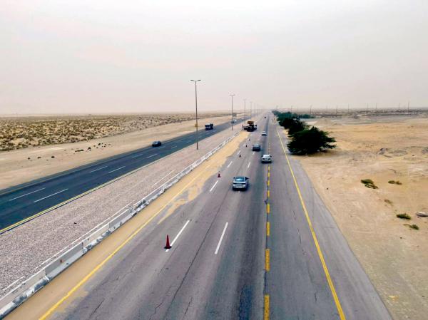 360 آلية لإزاحة تجمعات الرمال بطرق الشرقية