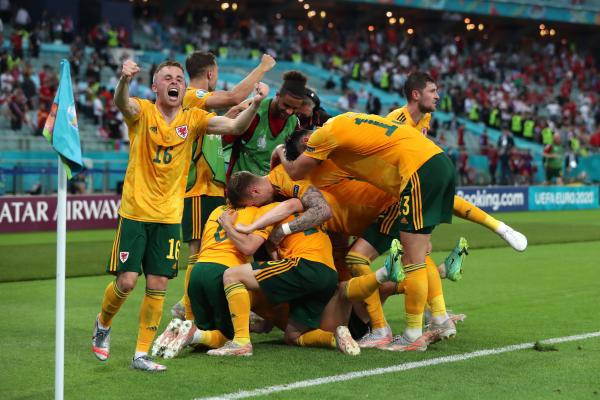 ويلز تقصي تركيا من اليورو