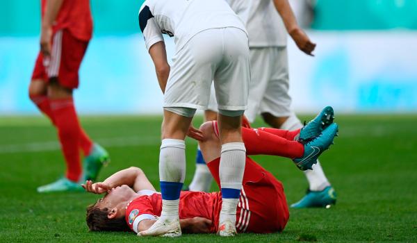 نجاة لاعب روسيا من إصابة قاتلة