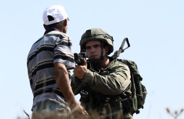 الاحتلال يعتقل 5 فلسطينيين خلال وقفة احتجاجية