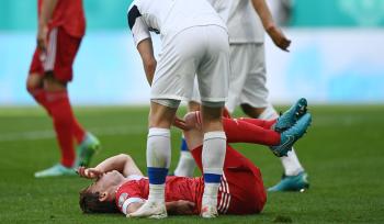 نجاة لاعب روسيا من إصابة قاتلة