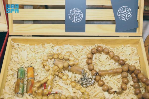 «زيتون الجوف».. تحف فنية من خشب الأشجار الميتة