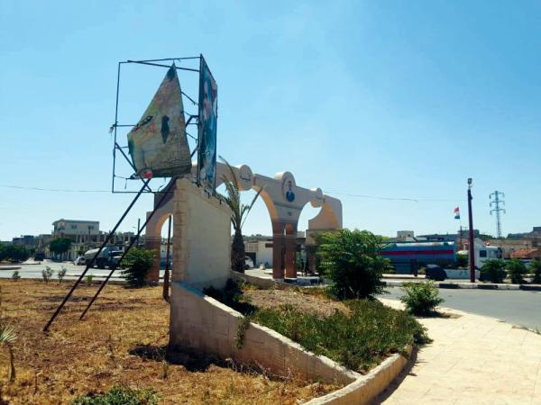 تمزيق صورة الأسد في تلبيسة شمالي حمص