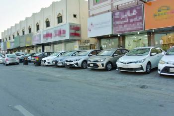 مكاتب تأجير السيارات تخنق شوارع وطرق الخبر