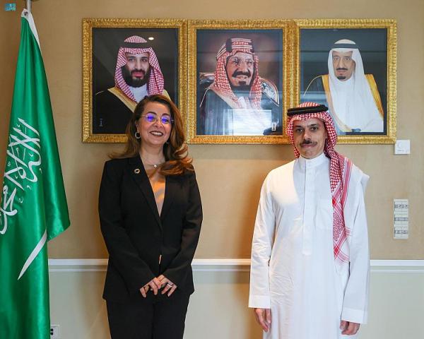 وزير الخارجية يناقش مبادرة المملكة مع مسؤولة أممية